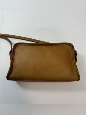 Vintage Coach Small Tan Leather Shoulder Crossbody bag 9168